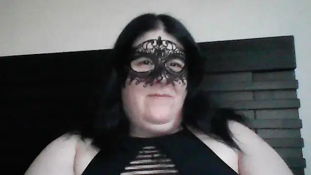 Snapshot of RavenRunee chatting on 3, 7, 2026 RavenRunee online show from 3, 7, 2026