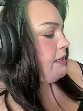 Snapshot of BbGurl18 chatting on 8, 7, 2026 BbGurl18 online show from 8, 7, 2026