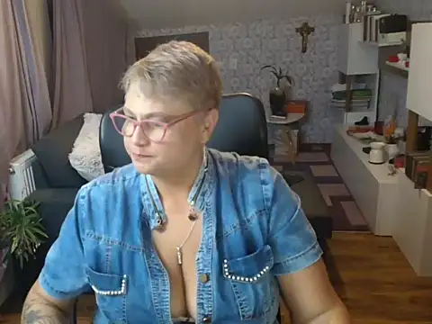 Snapshot of NewHellen4you chatting on 1, 7, 2026 NewHellen4you online show from 1, 7, 2026