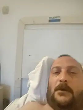 GluedWhippet online show from 2, 7, 2026