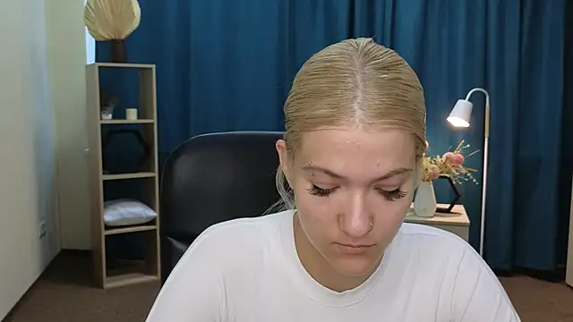 Snapshot of CammyYoula chatting on 9, 7, 2026 CammyYoula online show from 9, 7, 2026