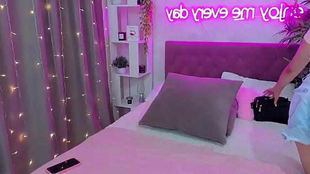 Snapshot of AmeliaLoversXX chatting on 8, 7, 2026 AmeliaLoversXX online show from 8, 7, 2026