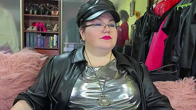 Snapshot of KaryQueen chatting on 5, 3, 2025 KaryQueen online show from 5, 3, 2025