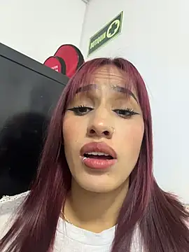 Snapshot of kathe_mooree chatting on 14, 7, 2026 kathe mooree online show from 14, 7, 2026