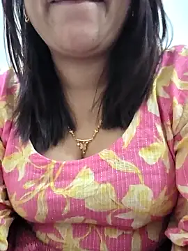 Snapshot of Motomoto8989 chatting on 17, 7, 2026 Motomoto8989 online show from 17, 7, 2026