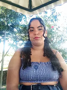 NicolleOverton online show from 15, 7, 2026