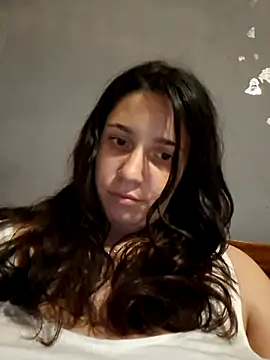 Snapshot of LeylaYvess chatting on 23, 7, 2026 LeylaYvess online show from 23, 7, 2026