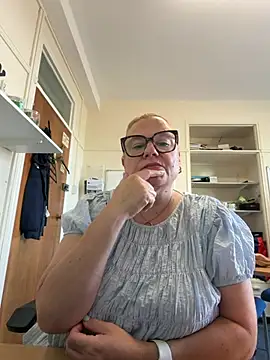Snapshot of ExperiencedCurvyBelle chatting on 3, 8, 2026 ExperiencedCurvyBelle online show from 3, 8, 2026