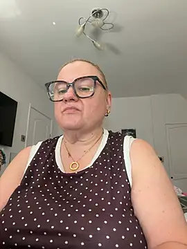 Snapshot of ExperiencedCurvyBelle chatting on 5, 8, 2026 ExperiencedCurvyBelle online show from 5, 8, 2026