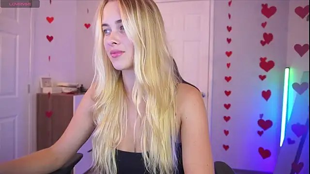 Snapshot of DanikaDillan chatting on 19, 2, 2025 DanikaDillan online show from 19, 2, 2025