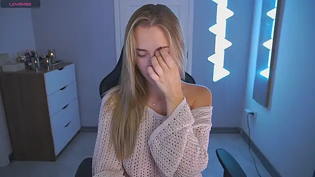 Snapshot of DanikaDillan chatting on 30, 9, 2025 DanikaDillan online show from 30, 9, 2025