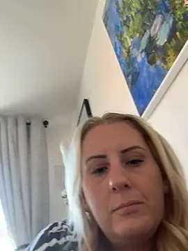 Elegant Erin online show from 3, 8, 2026