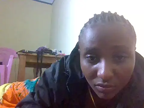 Snapshot of Petitesecret chatting on 2, 8, 2026 Petitesecret online show from 2, 8, 2026