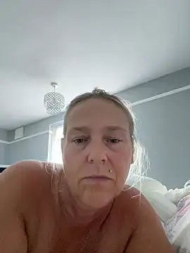 Blondnboujee53 online show from 4, 8, 2026
