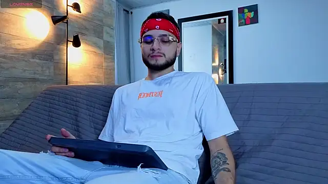 AngeloSaavage online show from 6, 8, 2026