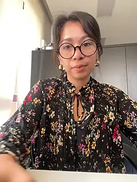 Snapshot of Lauraxbatista chatting on 5, 8, 2026 Lauraxbatista online show from 5, 8, 2026
