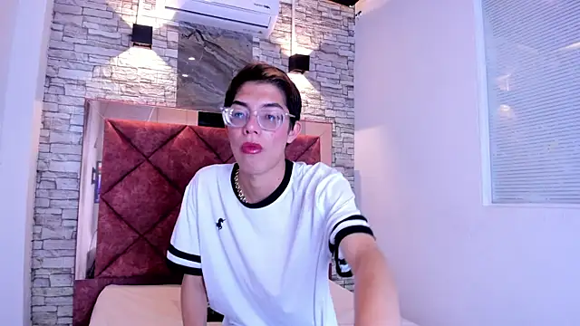 Snapshot of LianFerrer1 chatting on 6, 8, 2026 LianFerrer1 online show from 6, 8, 2026
