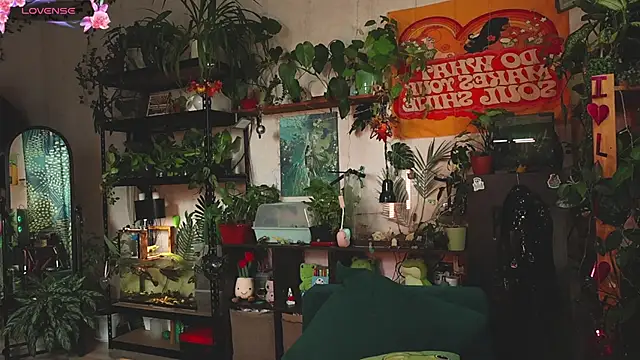 Snapshot of Dead_Butterfly chatting on 28, 10, 2025 Dead Butterfly online show from 28, 10, 2025