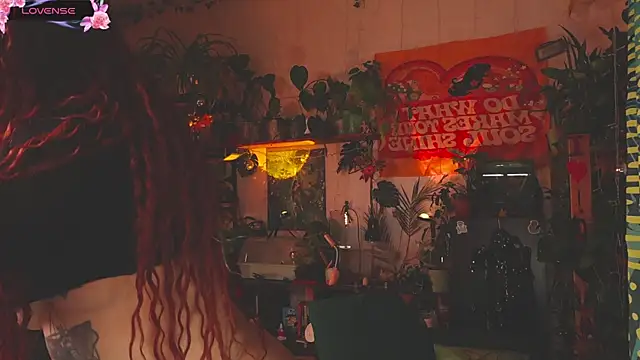 Snapshot of Dead_Butterfly chatting on 18, 11, 2025 Dead Butterfly online show from 18, 11, 2025