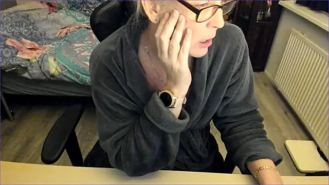 minoesje37 online show from 9, 12, 2024