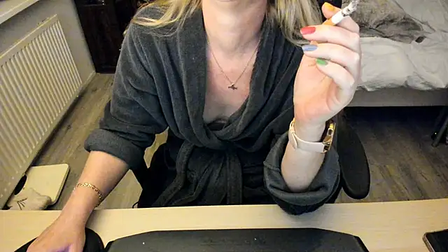 minoesje37 online show from 12, 1, 2025