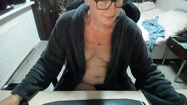 minoesje37 online show from 15, 9, 2025