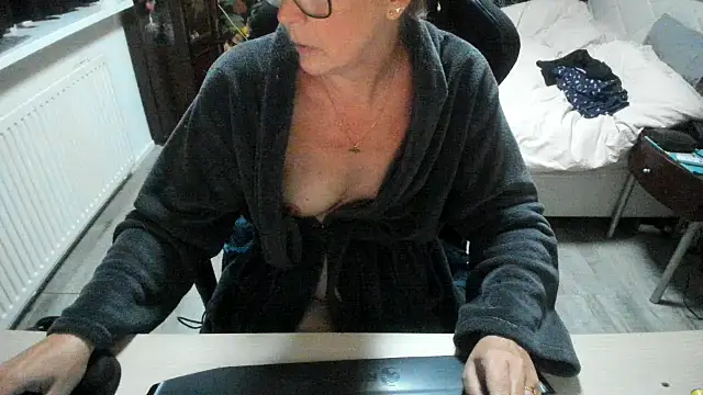 minoesje37 online show from 23, 9, 2025