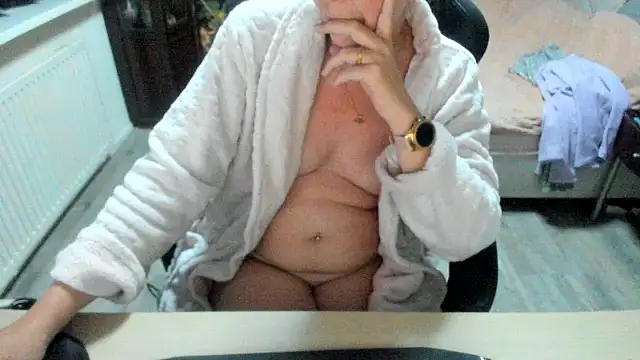 minoesje37 online show from 15, 10, 2025