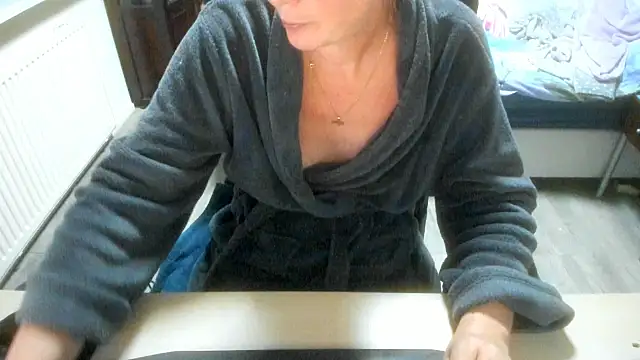 minoesje37 online show from 17, 11, 2025