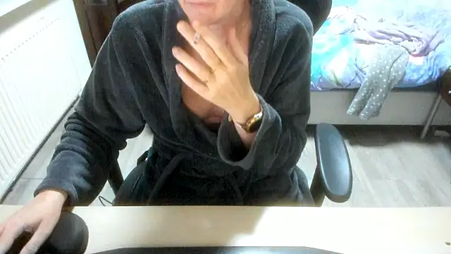 minoesje37 online show from 18, 11, 2025