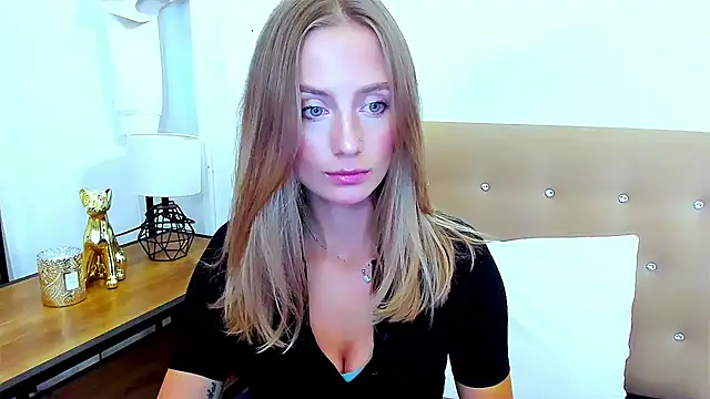 Snapshot of LenaCUTE chatting on 11, 9, 2025 LenaCUTE online show from 11, 9, 2025