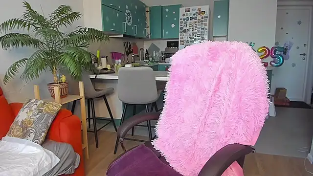 ChristinaGlory online show from 4, 1, 2025