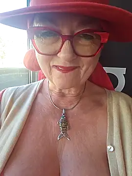 Snapshot of MucMilf59 chatting on 29, 10, 2025 MucMilf59 online show from 29, 10, 2025