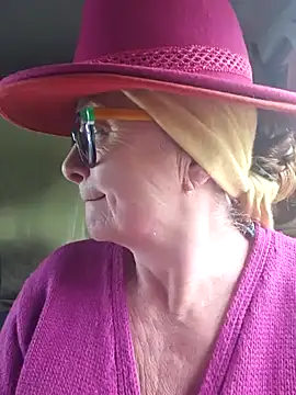 Snapshot of MucMilf59 chatting on 25, 11, 2025 MucMilf59 online show from 25, 11, 2025