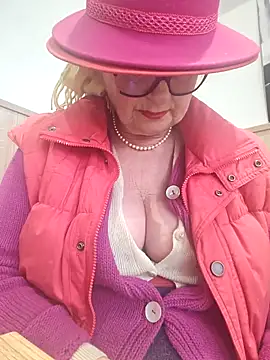 Snapshot of MucMilf59 chatting on 29, 11, 2025 MucMilf59 online show from 29, 11, 2025