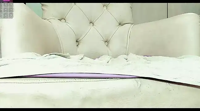 Snapshot of khloeHermaprodit3 chatting on 5, 1, 2025 khloeHermaprodit3 online show from 5, 1, 2025