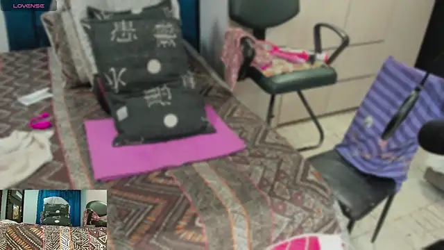 Snapshot of khloeHermaprodit3 chatting on 23, 2, 2025 khloeHermaprodit3 online show from 23, 2, 2025