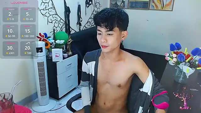 Snapshot of WildestTwink chatting on 25, 10, 2025 WildestTwink online show from 25, 10, 2025