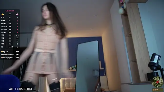 LAUREL HAZEL online show from 3, 2, 2025