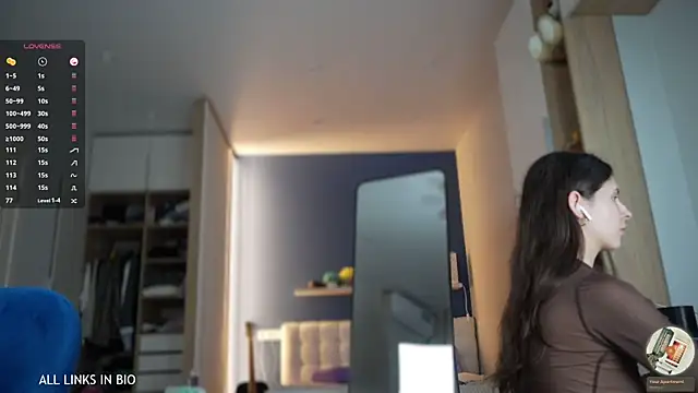 LAUREL HAZEL online show from 4, 3, 2025