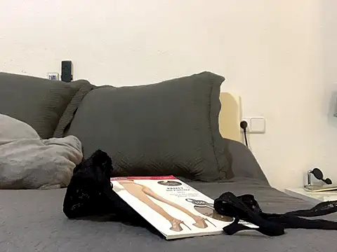 Snapshot of Chic_desire chatting on 19, 9, 2025 Chic desire online show from 19, 9, 2025