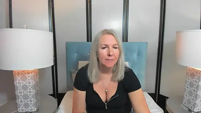 Snapshot of EricaTop chatting on 12, 11, 2025 EricaTop online show from 12, 11, 2025