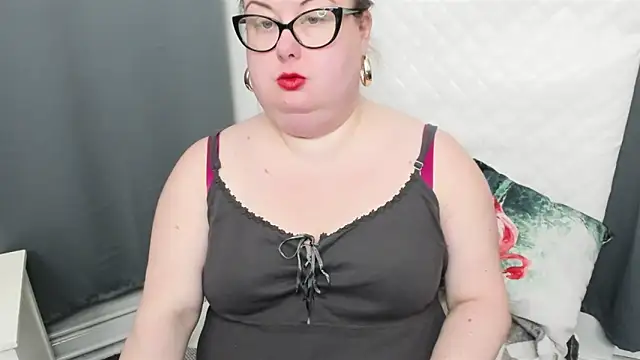 Snapshot of dirtyBonnie chatting on 5, 1, 2025 dirtyBonnie online show from 5, 1, 2025