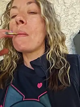 Snapshot of _NinaLuvSins_ chatting on 4, 10, 2025 NinaLuvSins online show from 4, 10, 2025