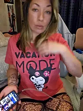 Snapshot of _NinaLuvSins_ chatting on 25, 10, 2025 NinaLuvSins online show from 25, 10, 2025