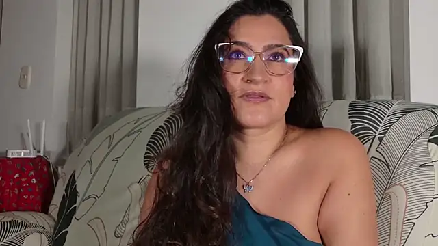 Snapshot of DeesseLuxure chatting on 17, 2, 2026 DeesseLuxure online show from 17, 2, 2026