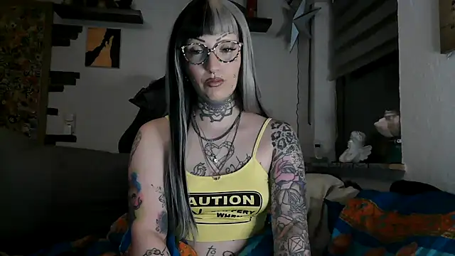 Snapshot of RoxxyInk chatting on 7, 6, 2026 RoxxyInk online show from 7, 6, 2026