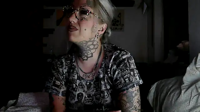 Snapshot of RoxxyInk chatting on 19, 7, 2026 RoxxyInk online show from 19, 7, 2026