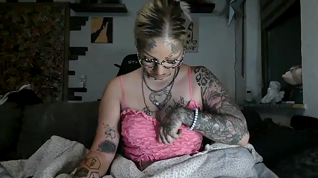 Snapshot of RoxxyInk chatting on 20, 7, 2026 RoxxyInk online show from 20, 7, 2026