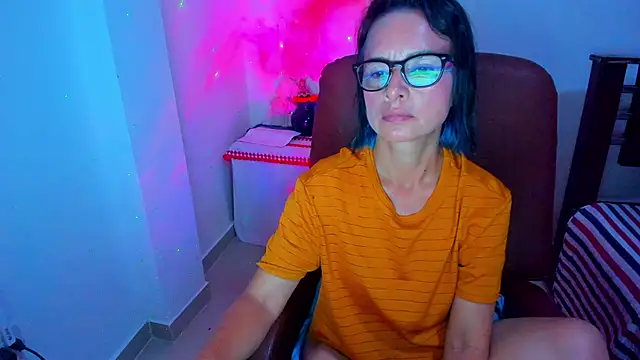 BrianaGarner online show from 21, 10, 2025